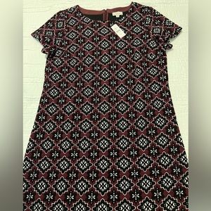 Super cute and comfortable dress. Can dress up or wear it casual.